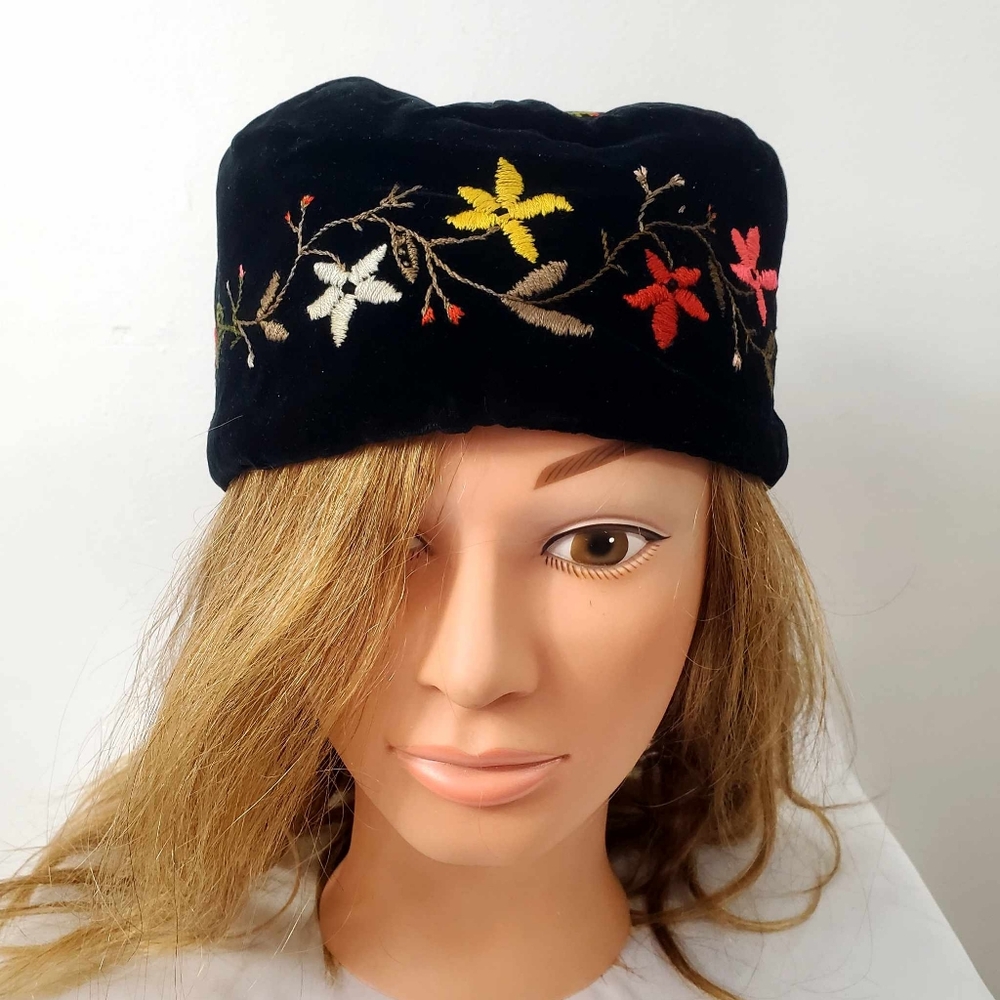 Vintage 70s 80s Black Velvet Hat Embroidered Floral Boho Folk Style